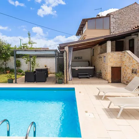 3 Bedroom In بيت للعطل