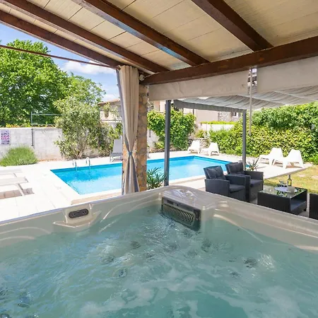 3 Bedroom In بيت للعطل *
