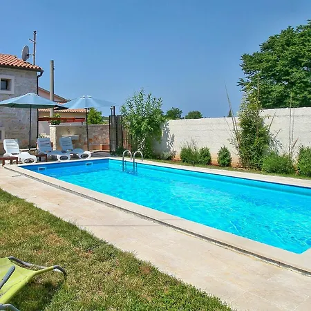 3 Bedroom In Holiday home